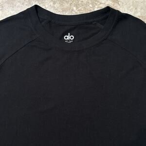 alo Yoga Shirt Mens Medium Black Triumph Short Sleeve Tee Gym Lounge Soft